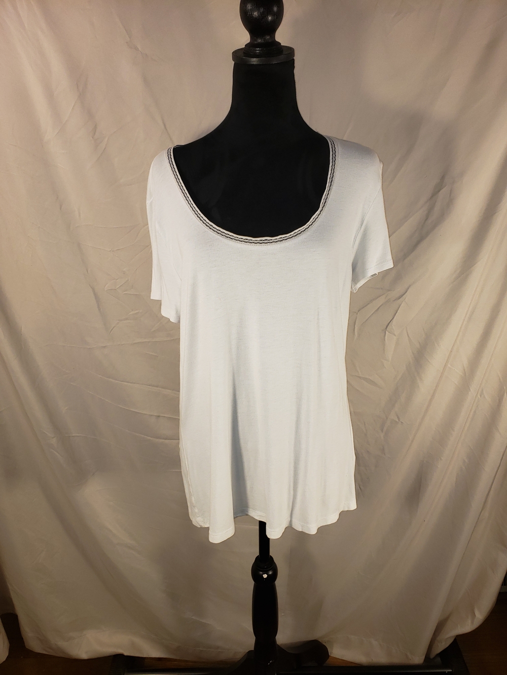 Classic Nine & Co Scoop Neck Short Sleeve Tee - White - XL
